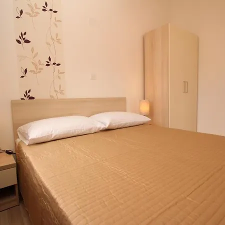 In Mit Eigenem Balkon By Interhome