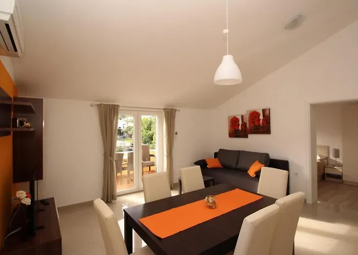 In Mit Eigenem Balkon By Interhome Apartament