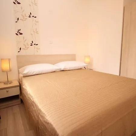In Mit Eigenem Balkon By Interhome アパート